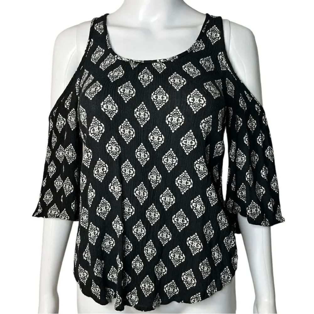 Eyeshadow Boho Patterned Cold Shoulder Long Sleeve Blouse Black & White XS